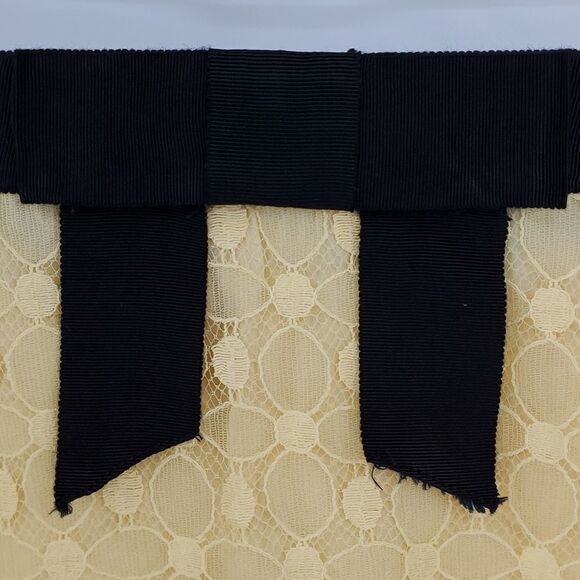 Milly of NY. Yellow skirt Y2K black band. Lace. Size 2 very flattering styl… - Picture 2 of 8